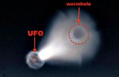 媒体报道俄罗斯UFO，其可能是巨型UFO通过虫洞来到地球