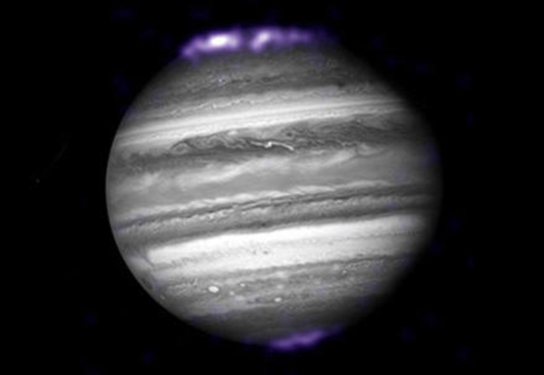 美国航天局NASA公布木星两极照 布满巨型风暴