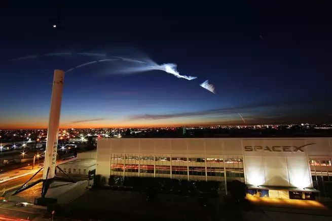 疑似 UFO，SpaceX 之前的发射奇观是怎么出现的？