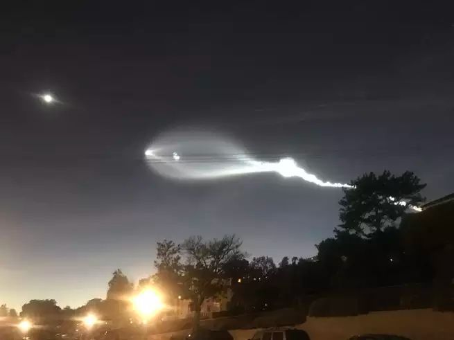 疑似 UFO，SpaceX 之前的发射奇观是怎么出现的？