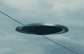 乘坐UFO飞船的外星人是小矮人？男子空中拍下离奇一幕