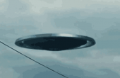 乘坐UFO飞船的外星人是小矮人？男子空中拍下离奇一幕