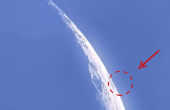 月球惊现“UFO”，加拿大网友拍摄到月球三个类似飞碟的不明飞行物略过月球表面，还留下了影子！难道外星人真的在月球?
