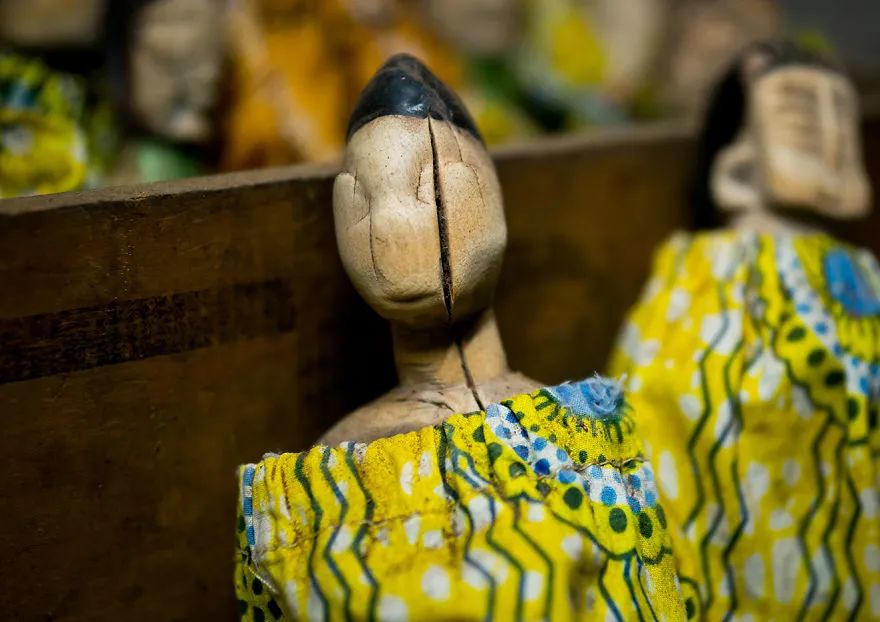非洲木偶代替双胞胎的灵异事件。