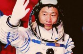 杨利伟在太空听到神秘“敲门声”，17年后谜底揭开，竟是外星人来敲门？